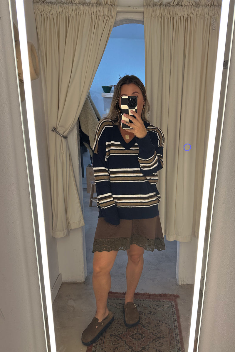 Styled Girlie Sweater-Navy Striped